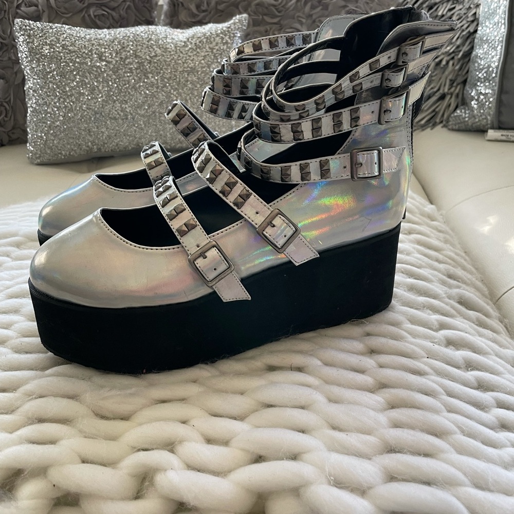 Demonia Platform Shoes worn once. 🤍